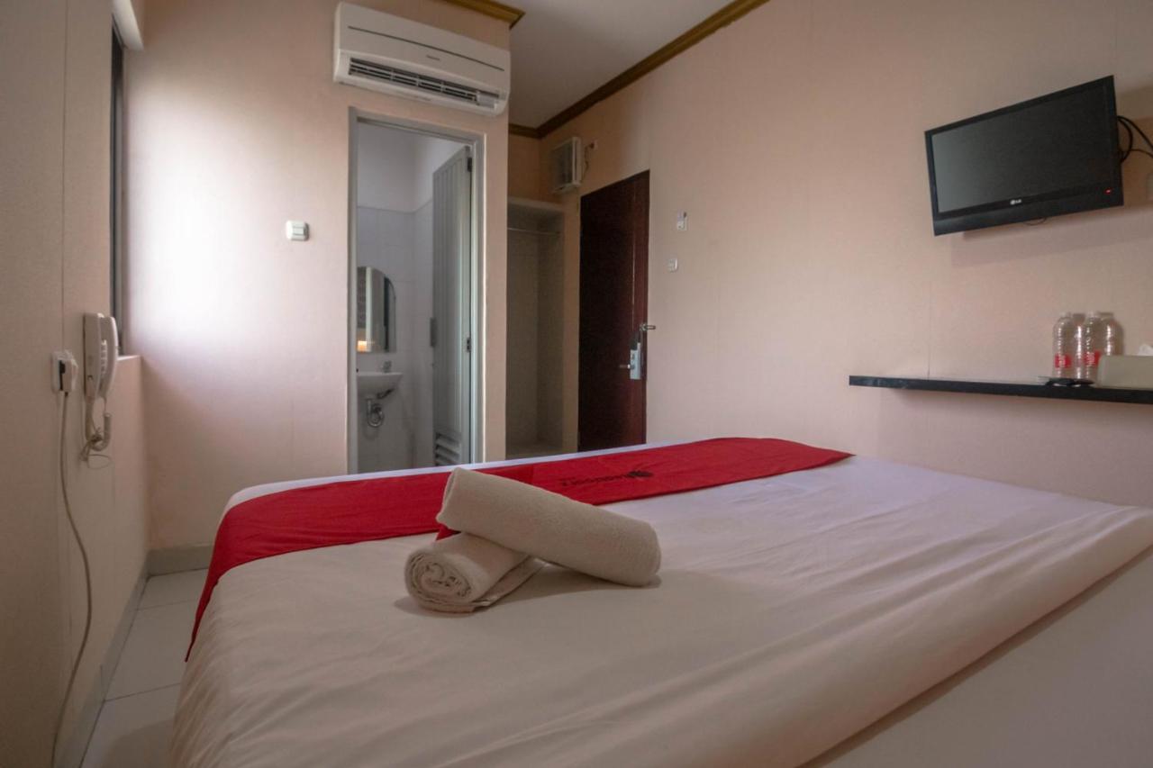 Guest house Reddoorz Near Rs Husada