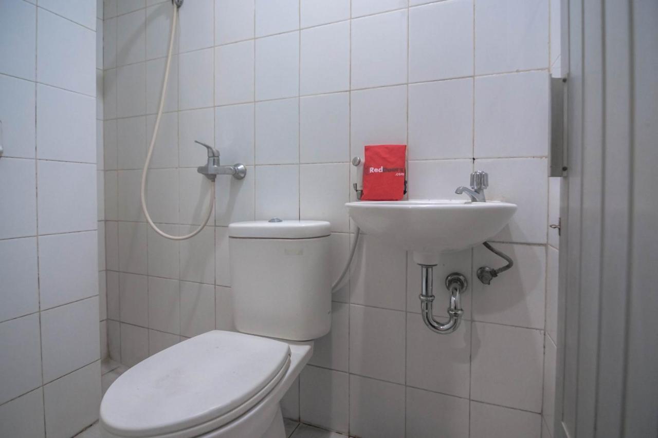Guest house Reddoorz Near Rs Husada 2*