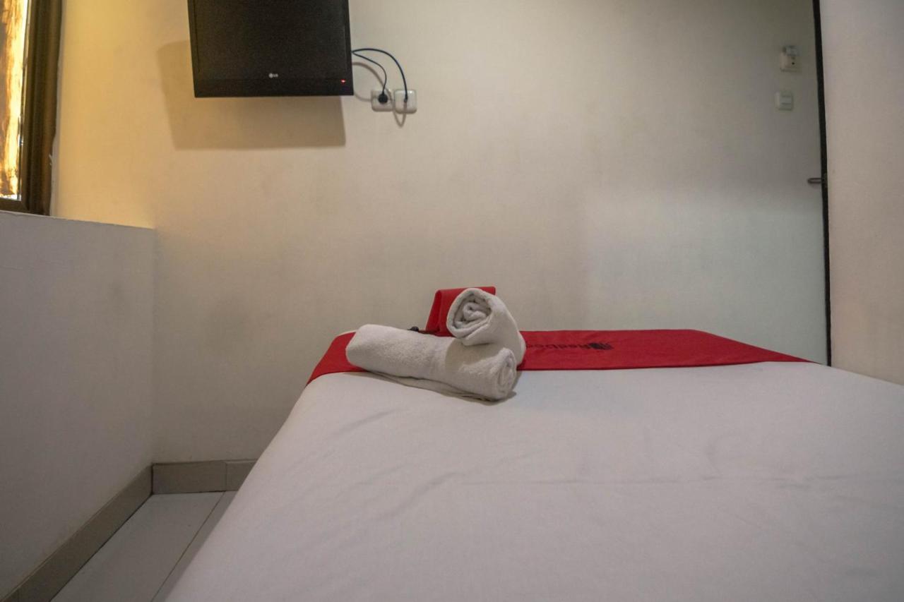Reddoorz Near Rs Husada Guest house