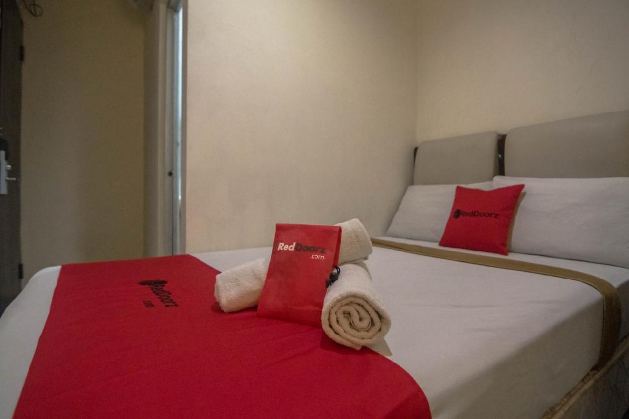Guest house Reddoorz Near Rs Husada 2*