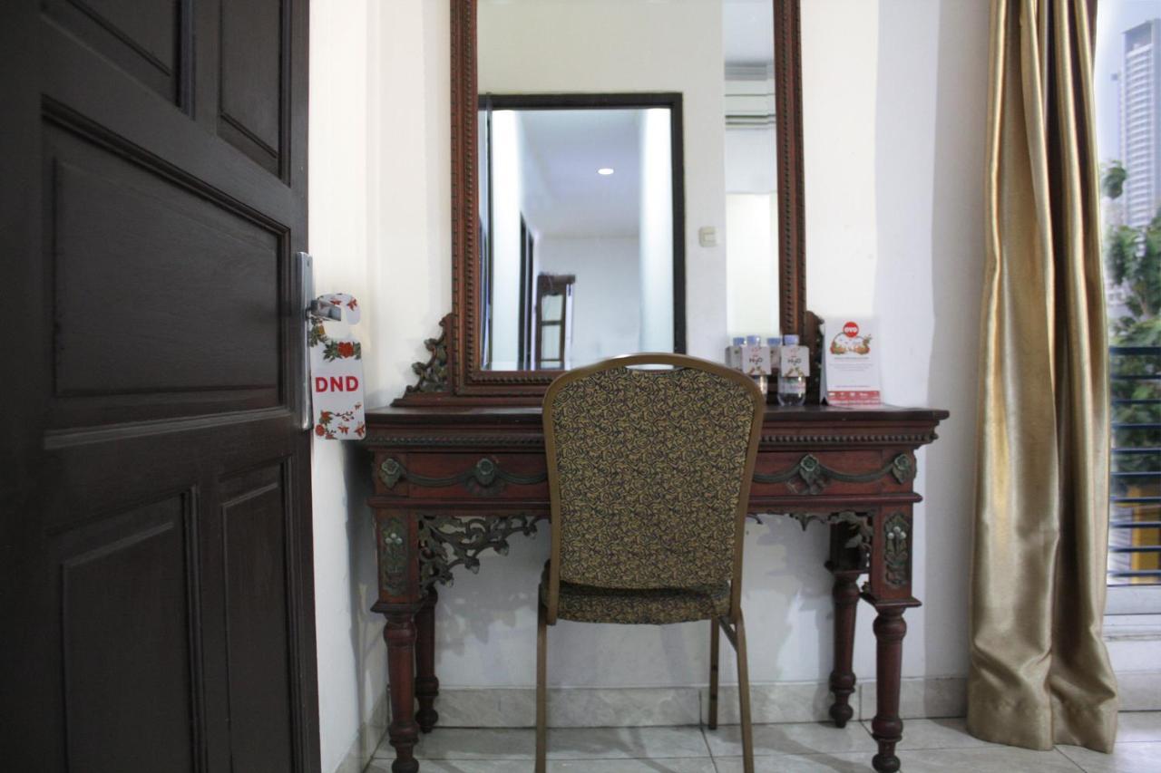 Reddoorz Near Tomang 2 Guest house 2*