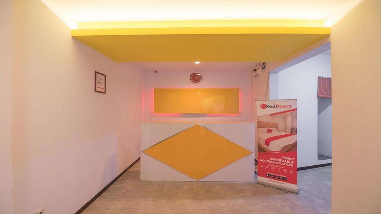 Hotel Reddoorz Near Itc Mangga Dua 2*
