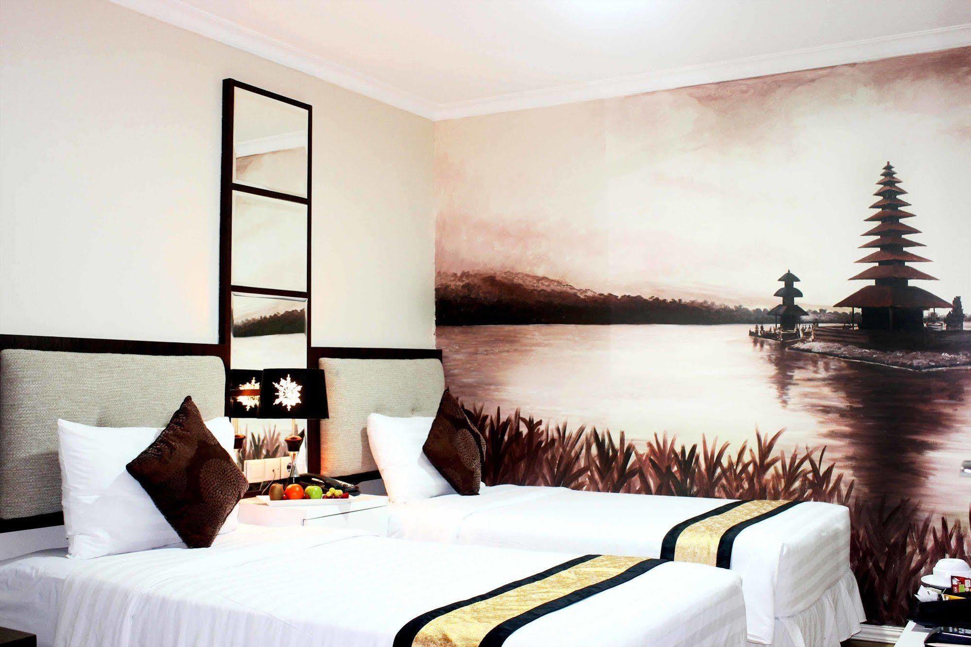 Amos Cozy Melawai Hotel