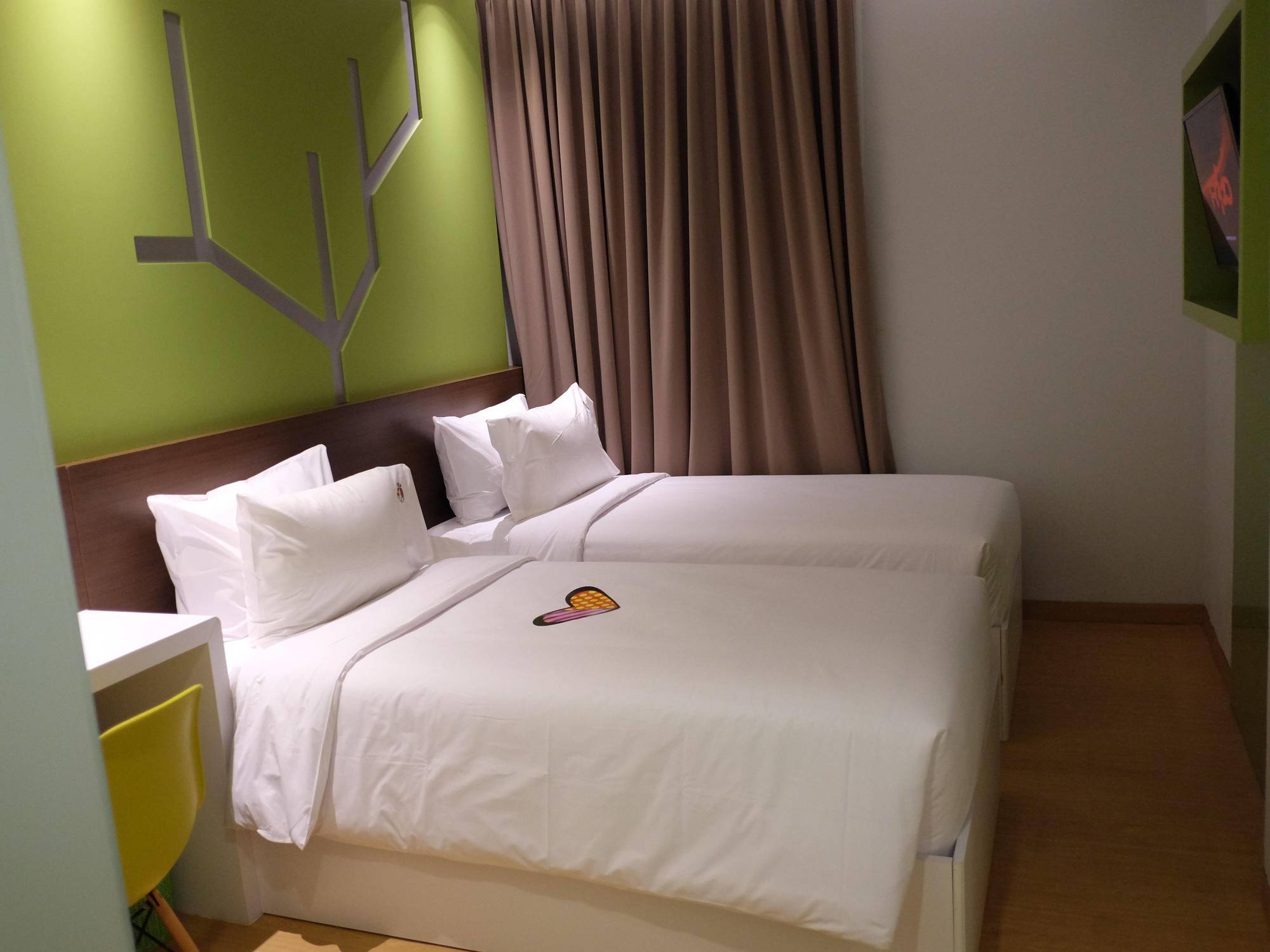 Maxonehotels.com At Pemuda 3*