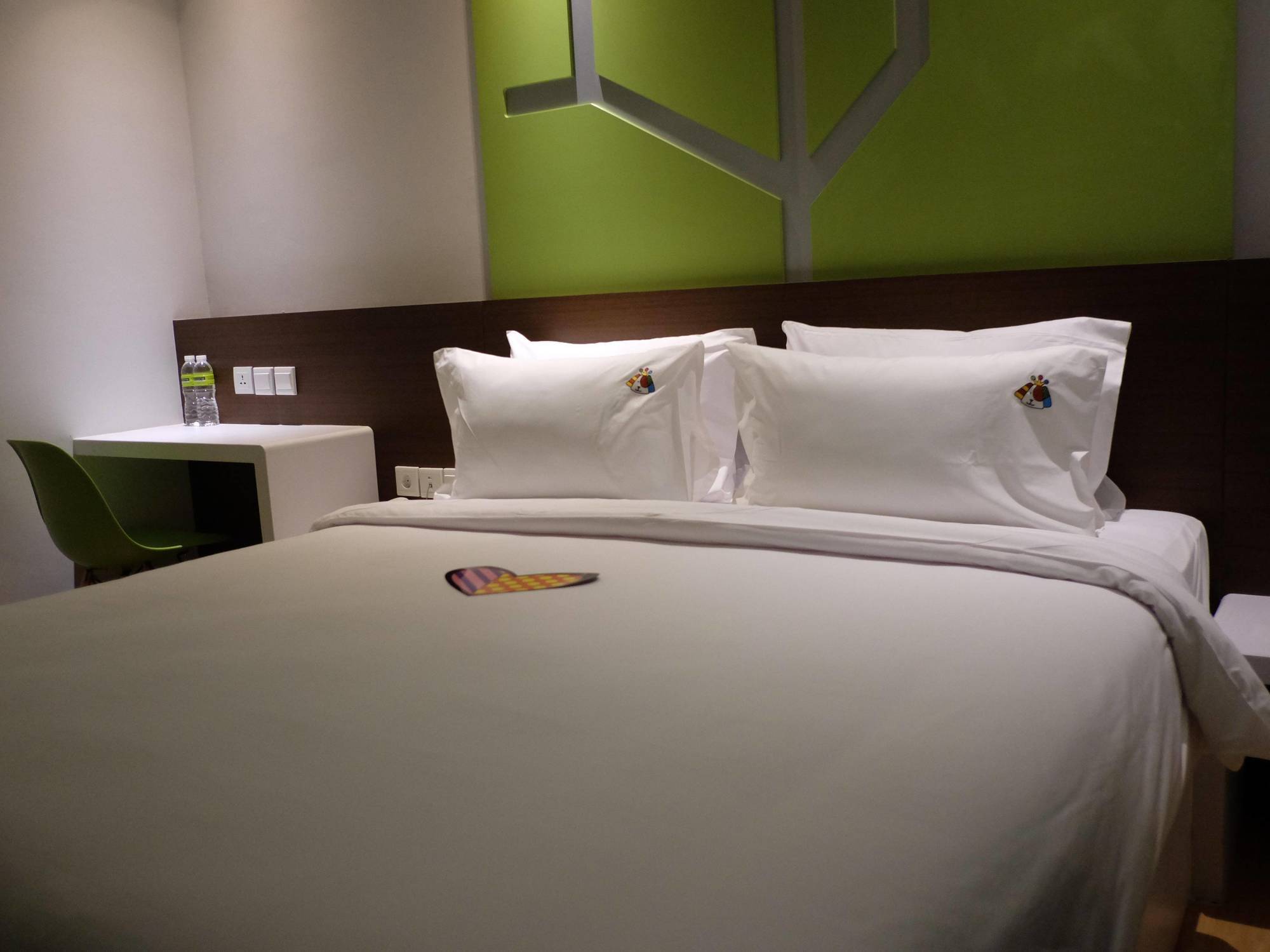 Maxonehotels.com At Pemuda Hotel