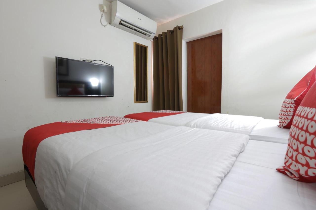 Oyo 161 Dc Utan Kayu Hotel