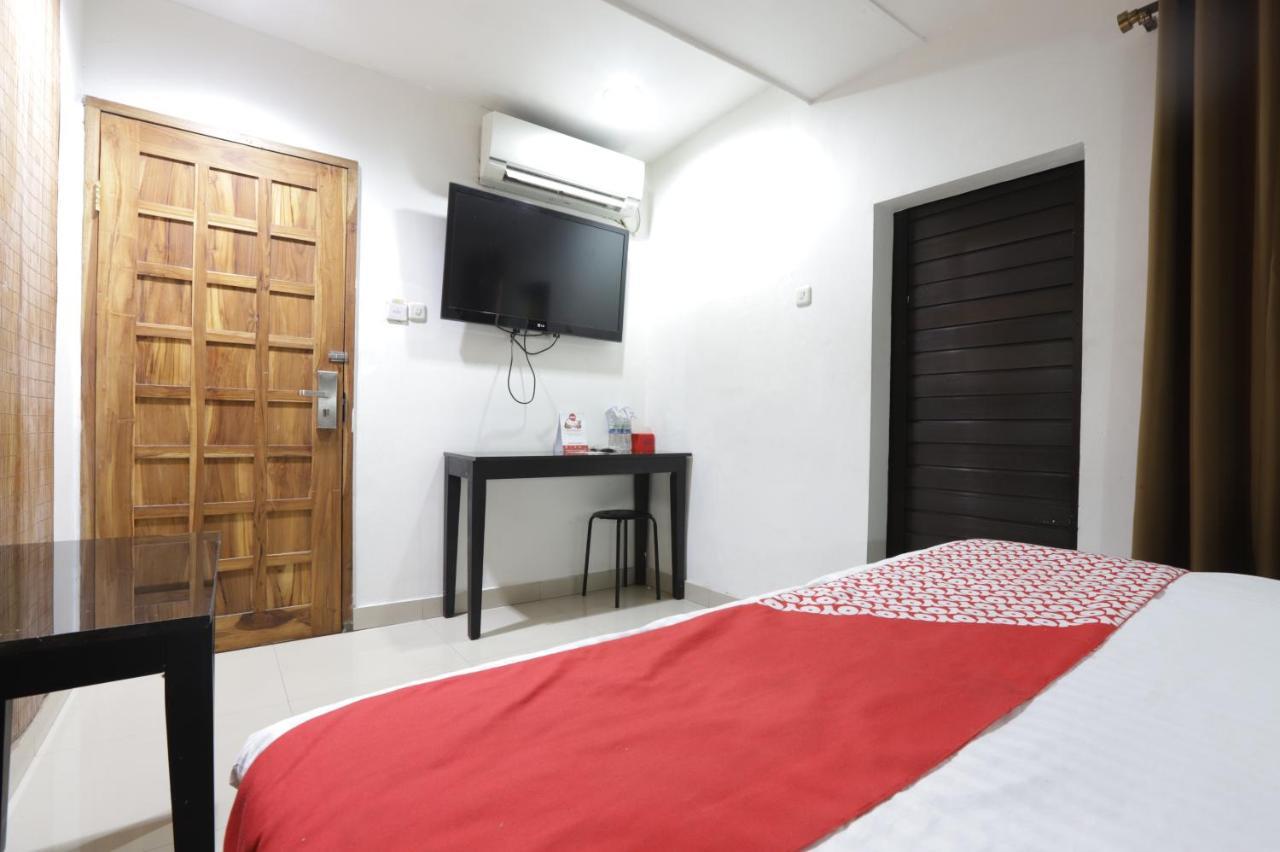 Oyo 161 Dc Utan Kayu Hotel 2*