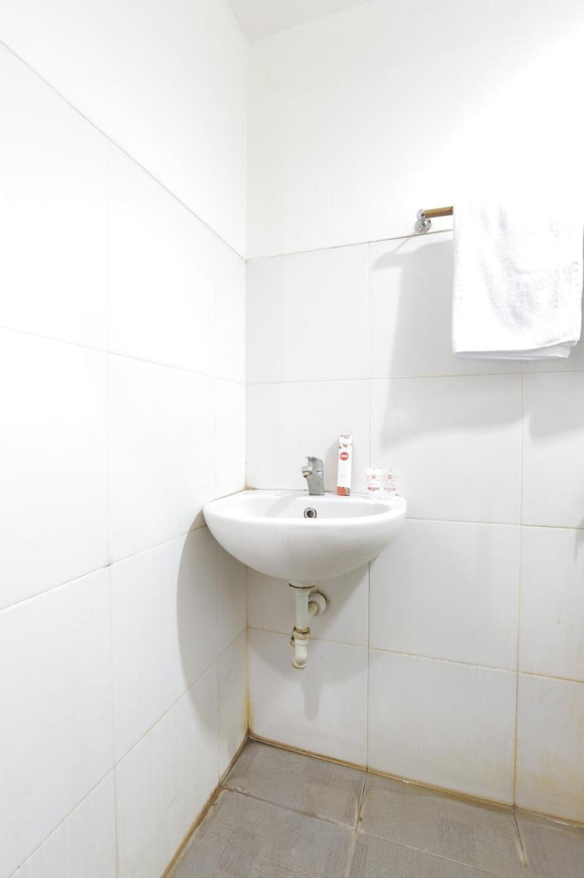 Oyo 161 Dc Utan Kayu Hotel Jakarta
