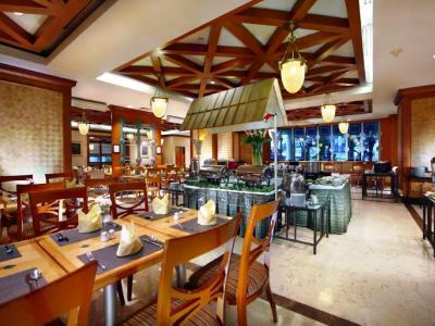 Menara Peninsula Hotel 4*