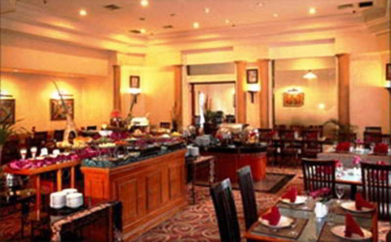 Maxwell Hotel 3*