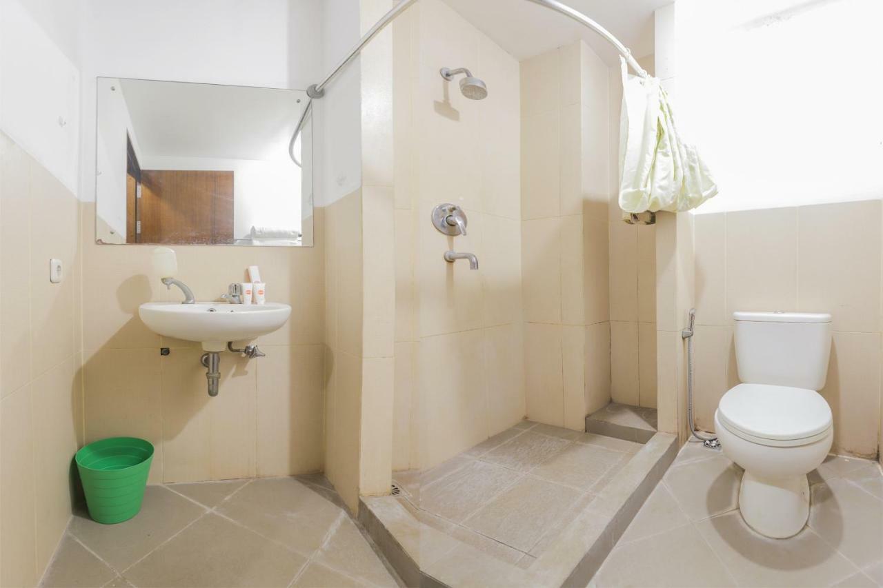 Oyo 651 Casamora Cilandak Syariah Hotel 2*