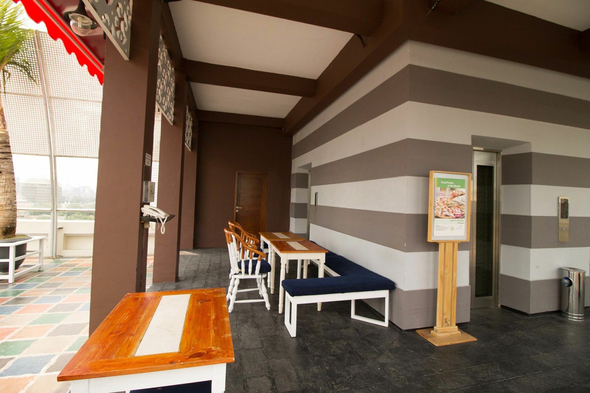 Hotel Reddoorz Premium @ Thamrin Kebon Sirih 4*