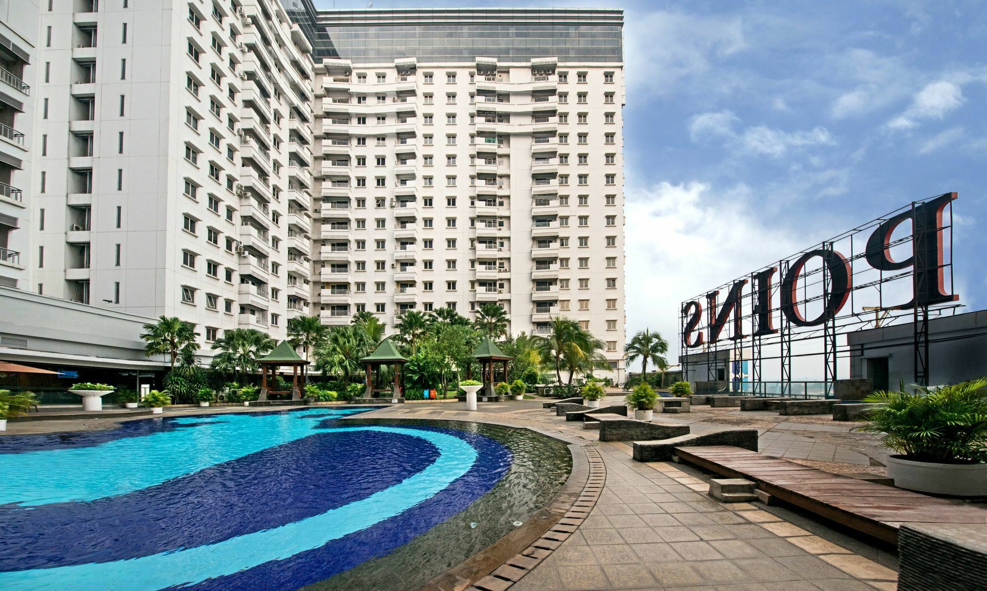 Hotel Grand Whiz Poins Simatupang 4*