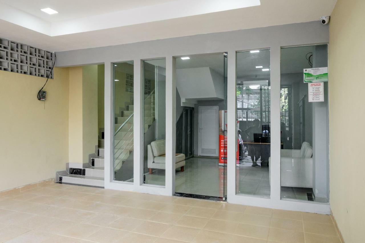 Rumah tetamu Reddoorz Near Plaza Atrium Senen