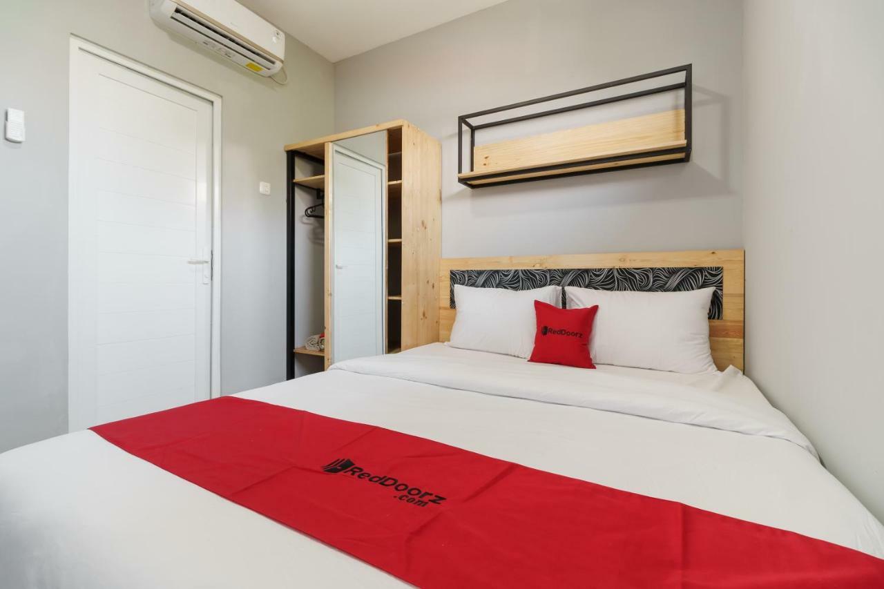 Reddoorz Near Plaza Atrium Senen 2*