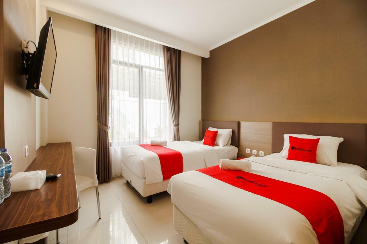 Reddoorz Near Lippo Mall Kemang 2 Guest house 3*