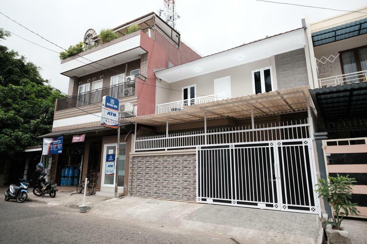 Reddoorz Syariah Near Siloam Hospital Kebon Jeruk Guest house Jakarta