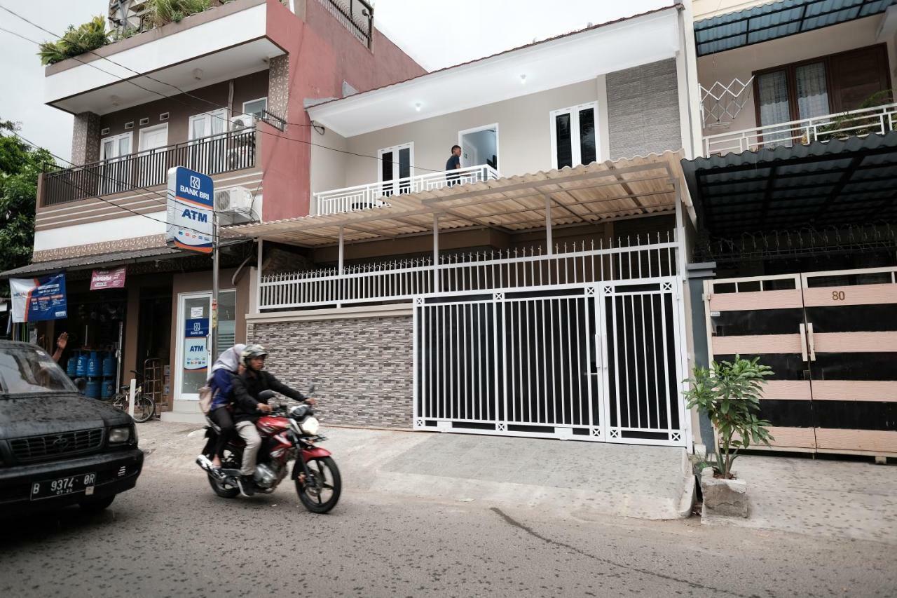 Reddoorz Syariah Near Siloam Hospital Kebon Jeruk Guest house Jakarta