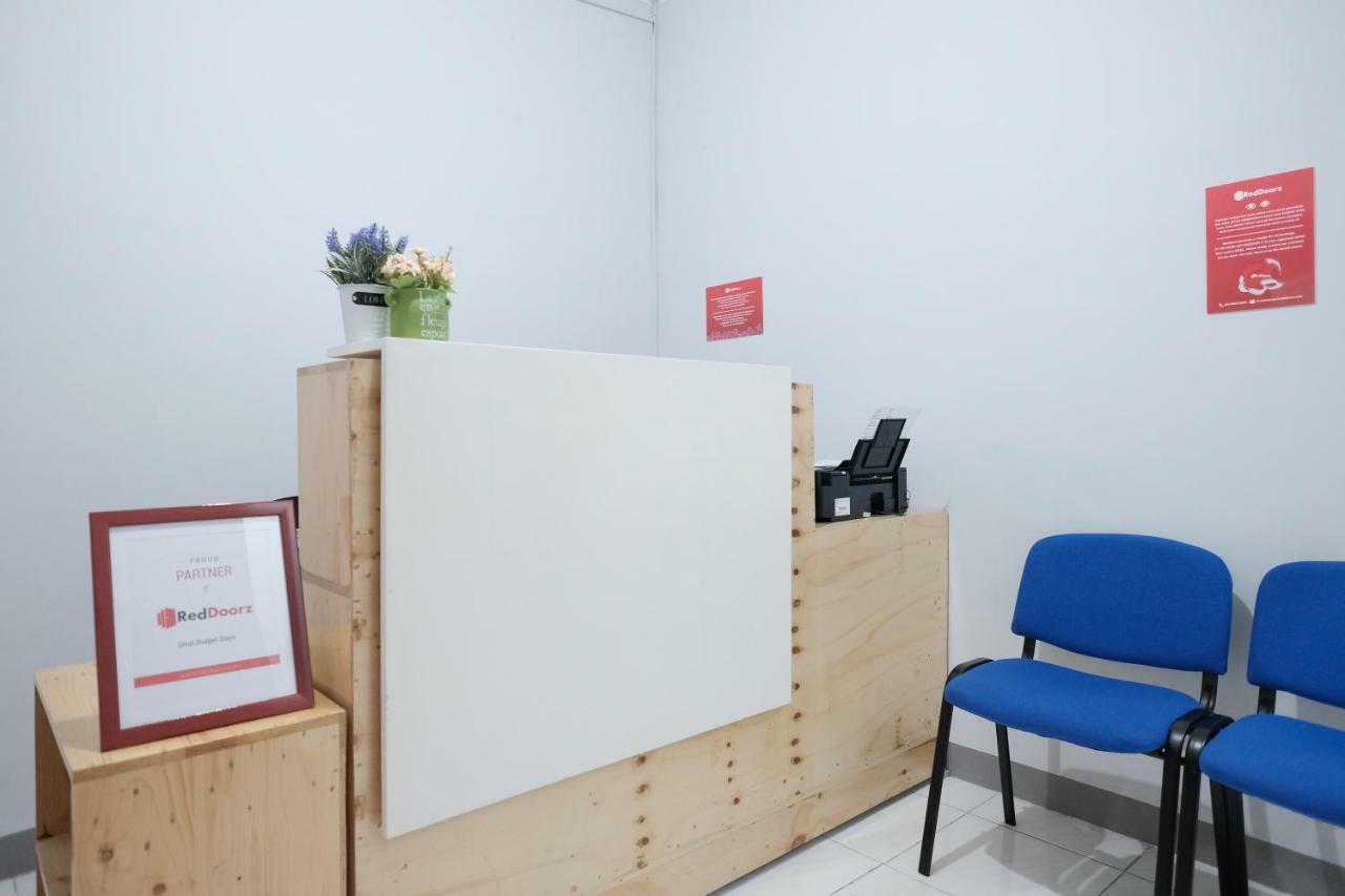 Reddoorz Syariah Near Siloam Hospital Kebon Jeruk Guest house 2*