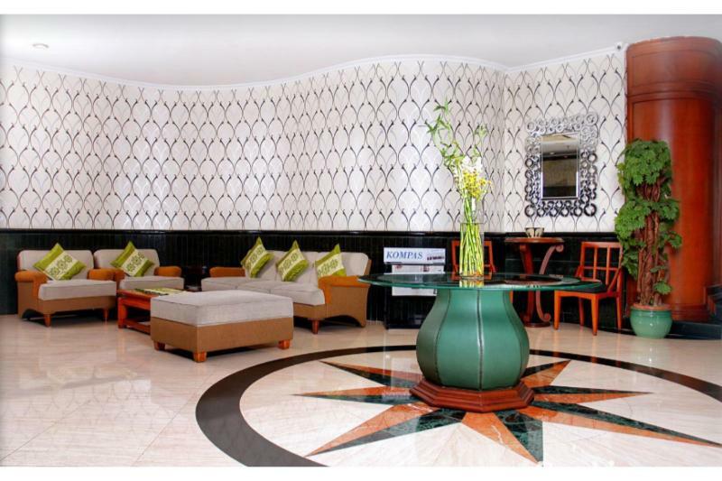 Hotel Midtown Simatupang 4*