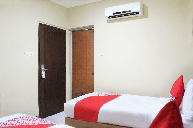 Khách sạn Urbanview Bes Mangga Besar By Reddoorz 3*