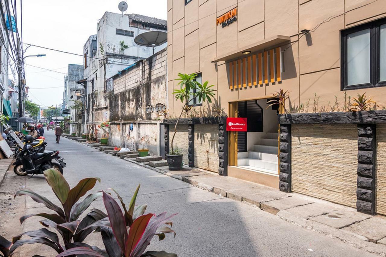 Guest house Reddoorz Near Hayam Wuruk 2