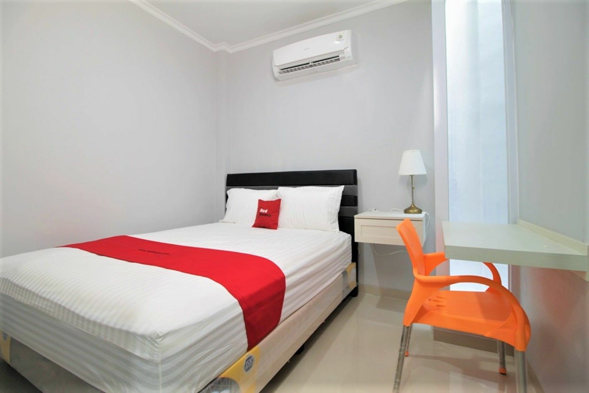 Guest house Reddoorz @ Meruya Selatan *