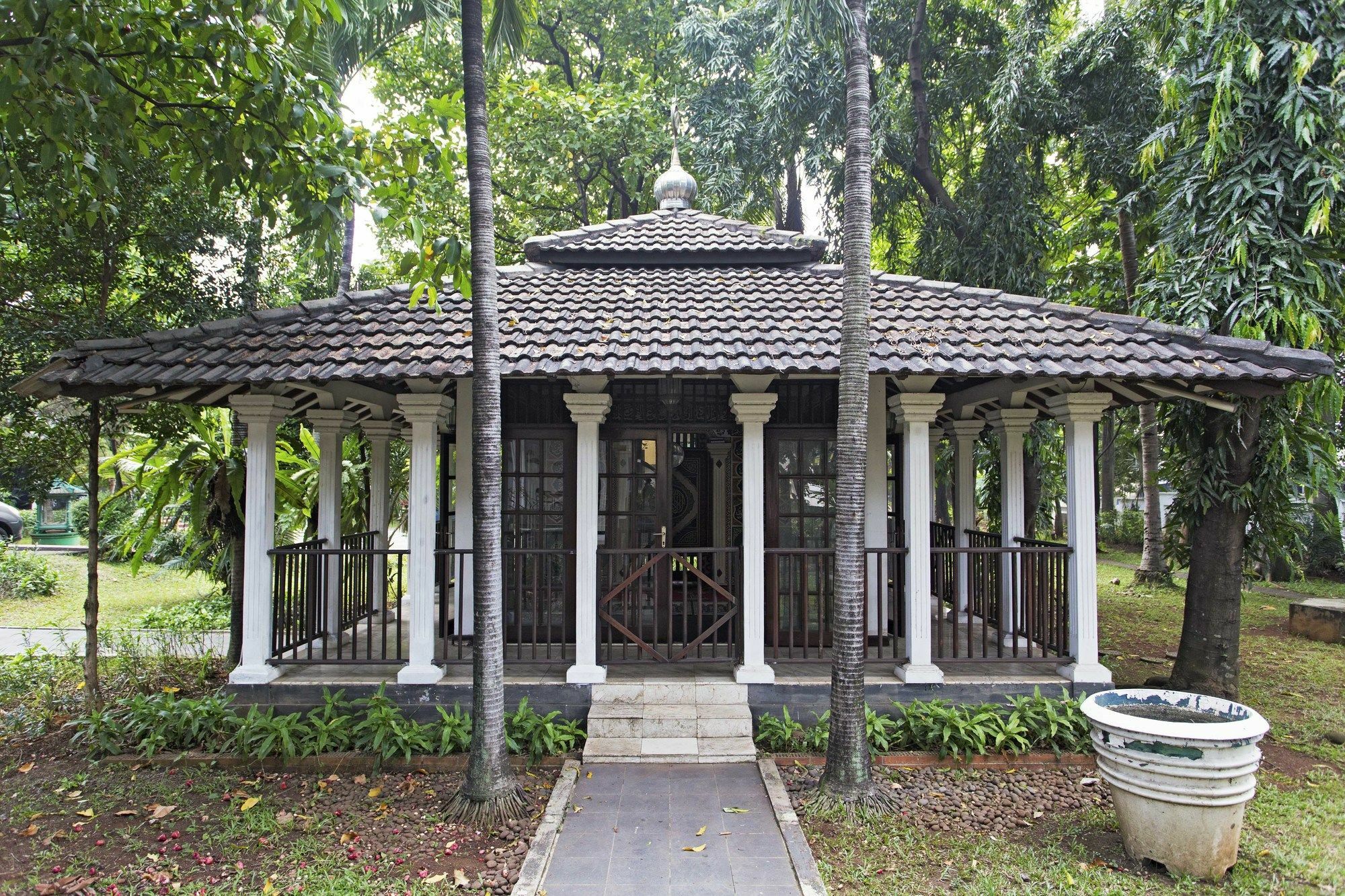 Reddoorz Near Cibubur Junction Guest house 2*