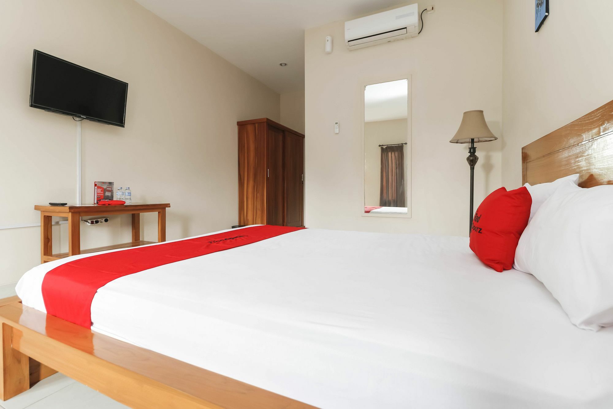 Guest house Reddoorz Near Cibubur Junction 2*