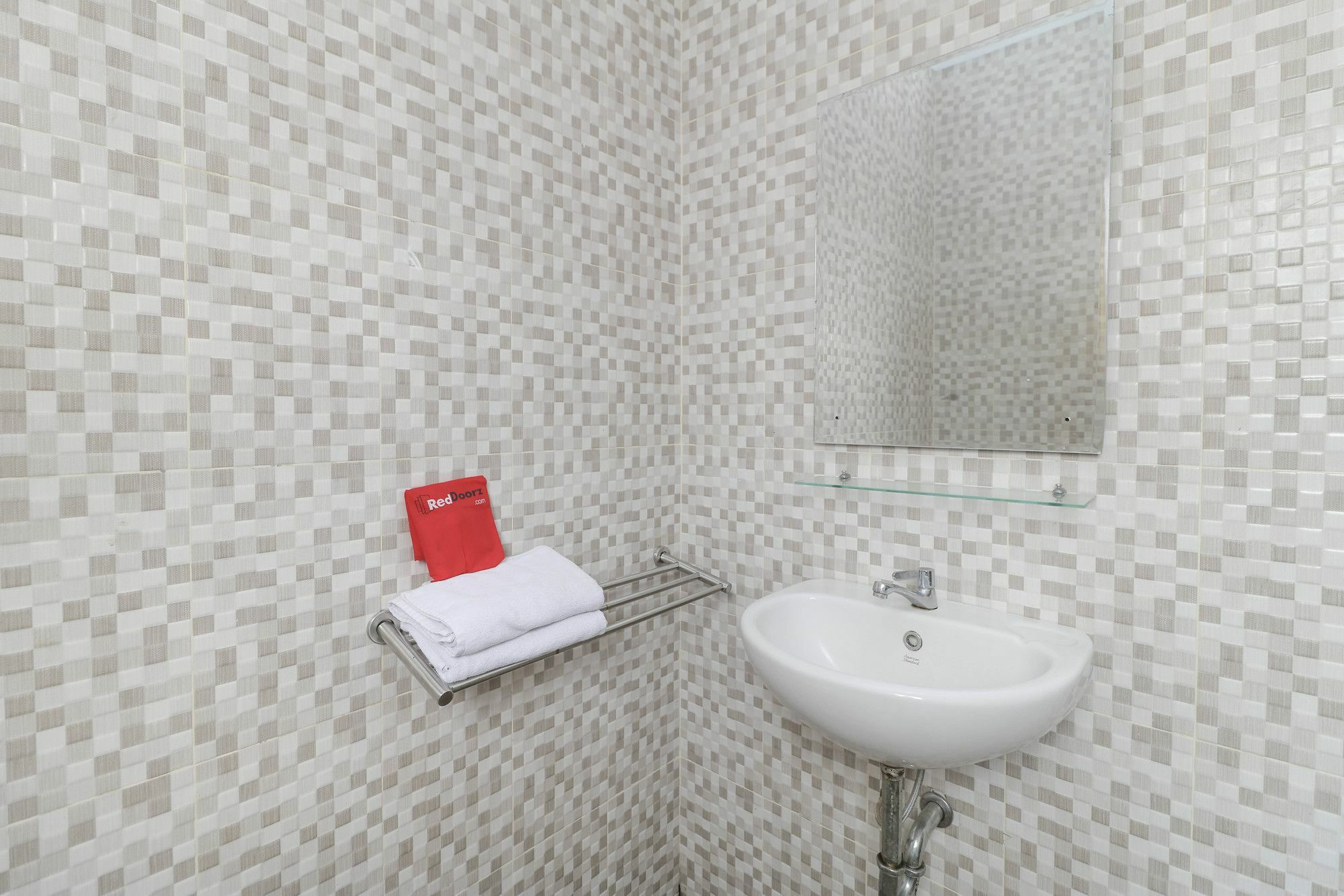 Reddoorz Near Cibubur Junction Guest house