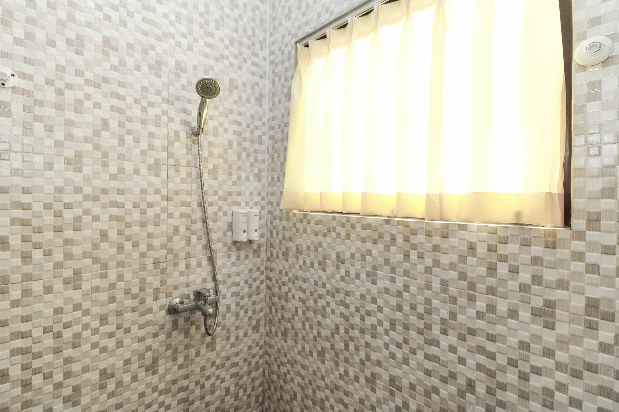 Guest house Reddoorz Near Cibubur Junction Jakarta