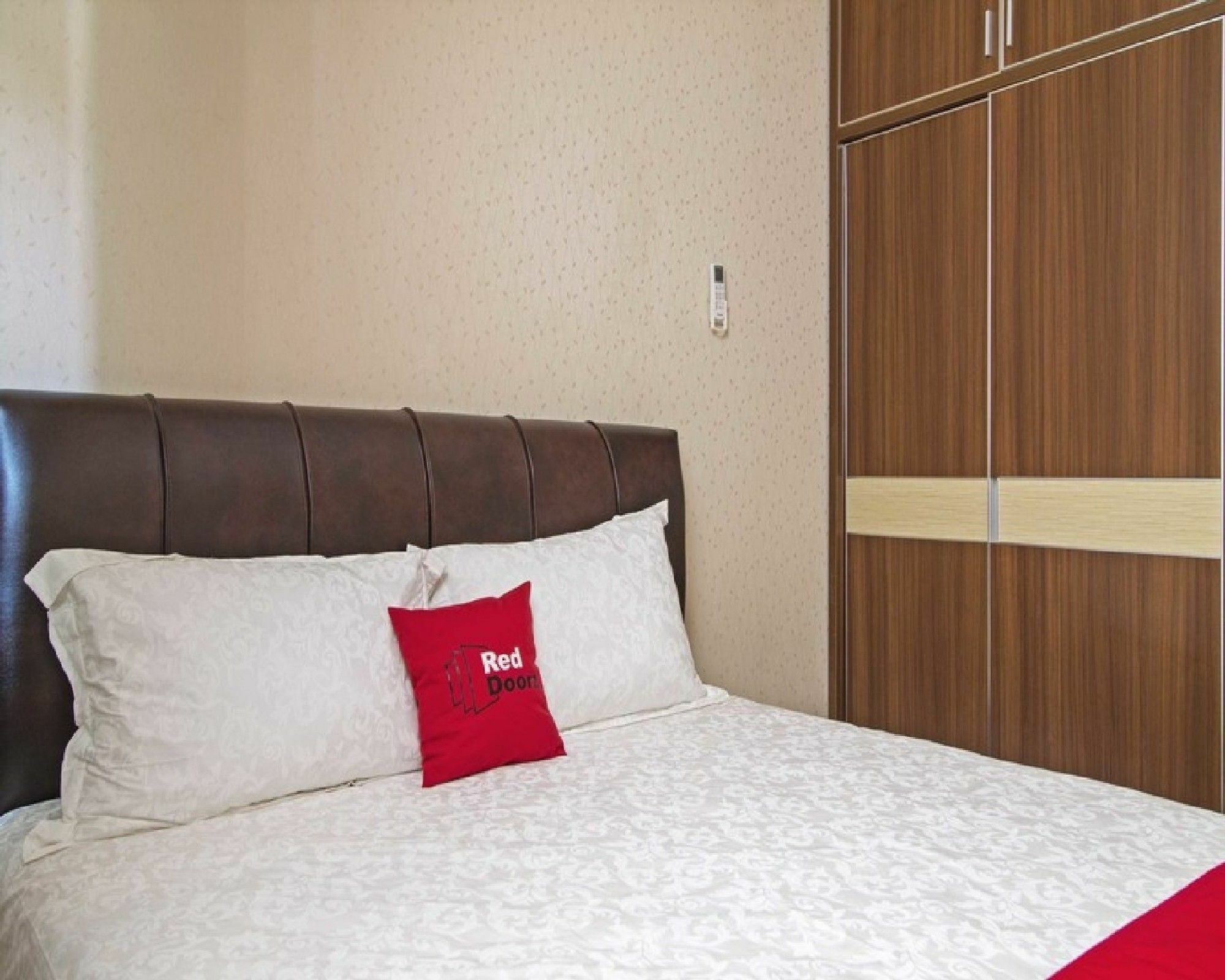 Reddoorz Syariah Near Mercu Buana 2* Jakarta
