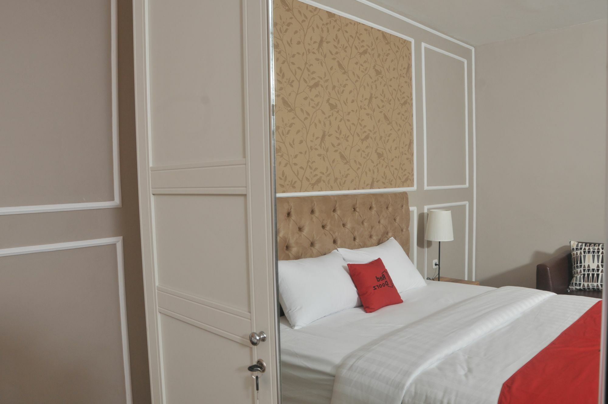 Reddoorz Premium Near Rs Indah Jakarta