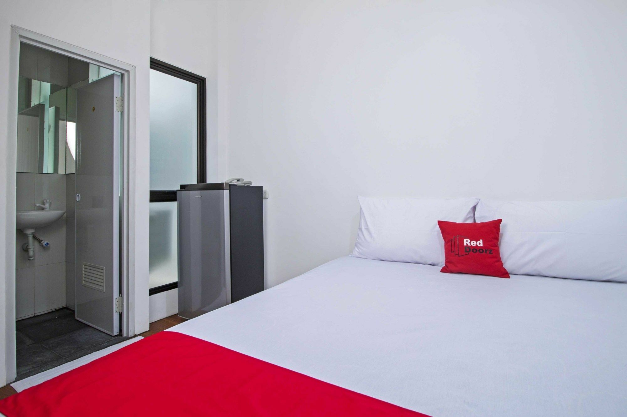 Reddoorz Near Plaza Indonesia Gasthof 3*