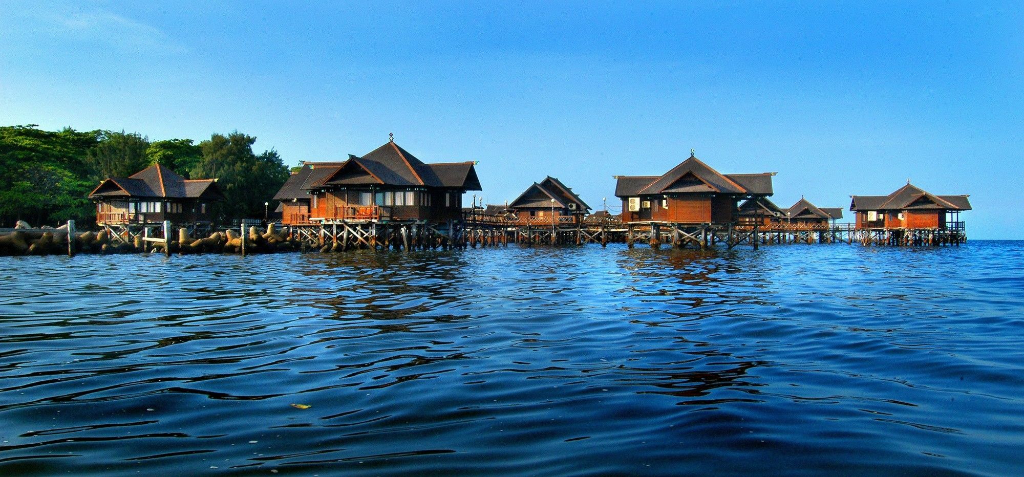 Hotel Pulau Ayer And Cottages 4*