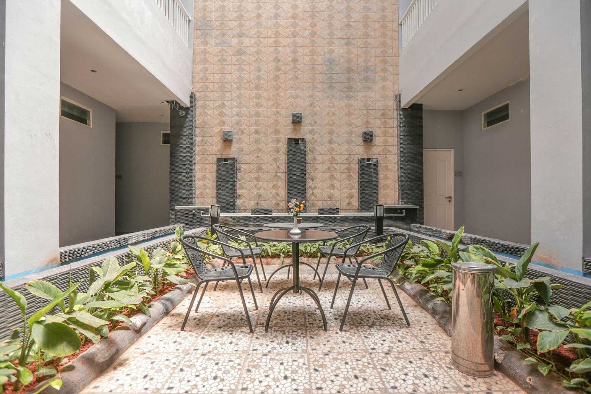 Hotel Oyo 3698 Koen View Jakarta