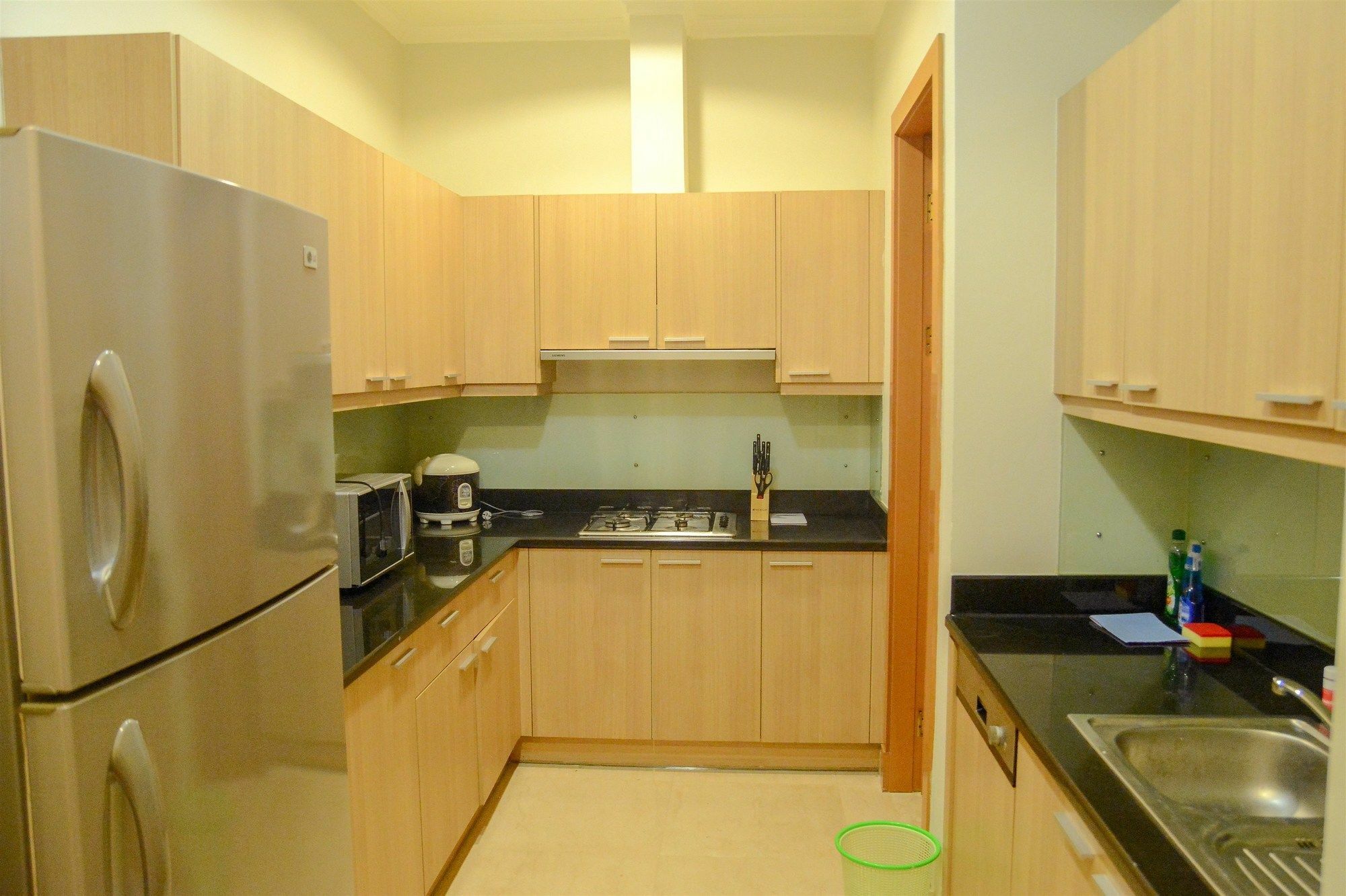 3 Bedrooms Premium Sudirman By Travelio Apartemen