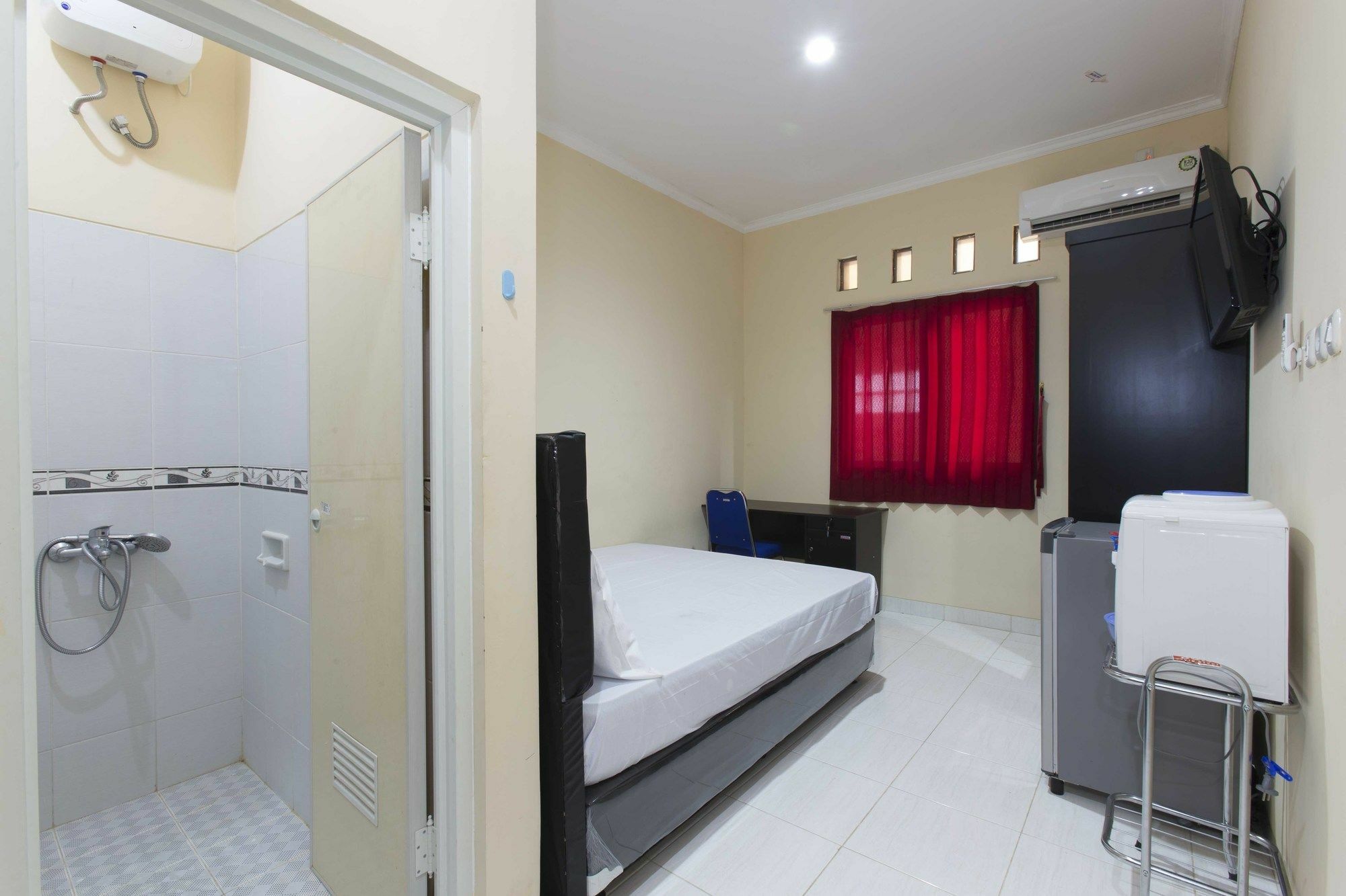 Reddoorz @ Utan Kayu Hotel