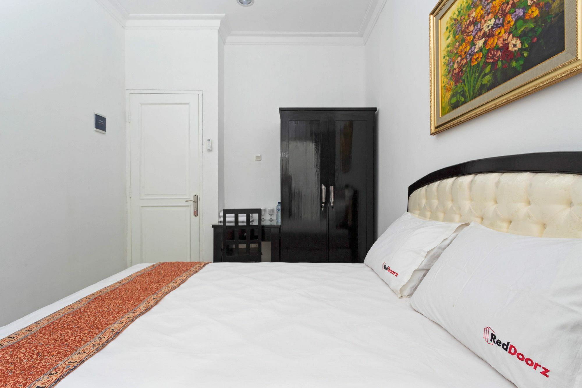 Guest house Reddoorz @ Kayu Manis Timur *