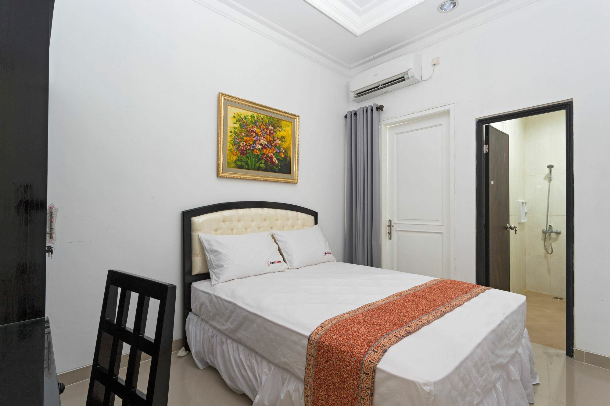 Reddoorz @ Kayu Manis Timur