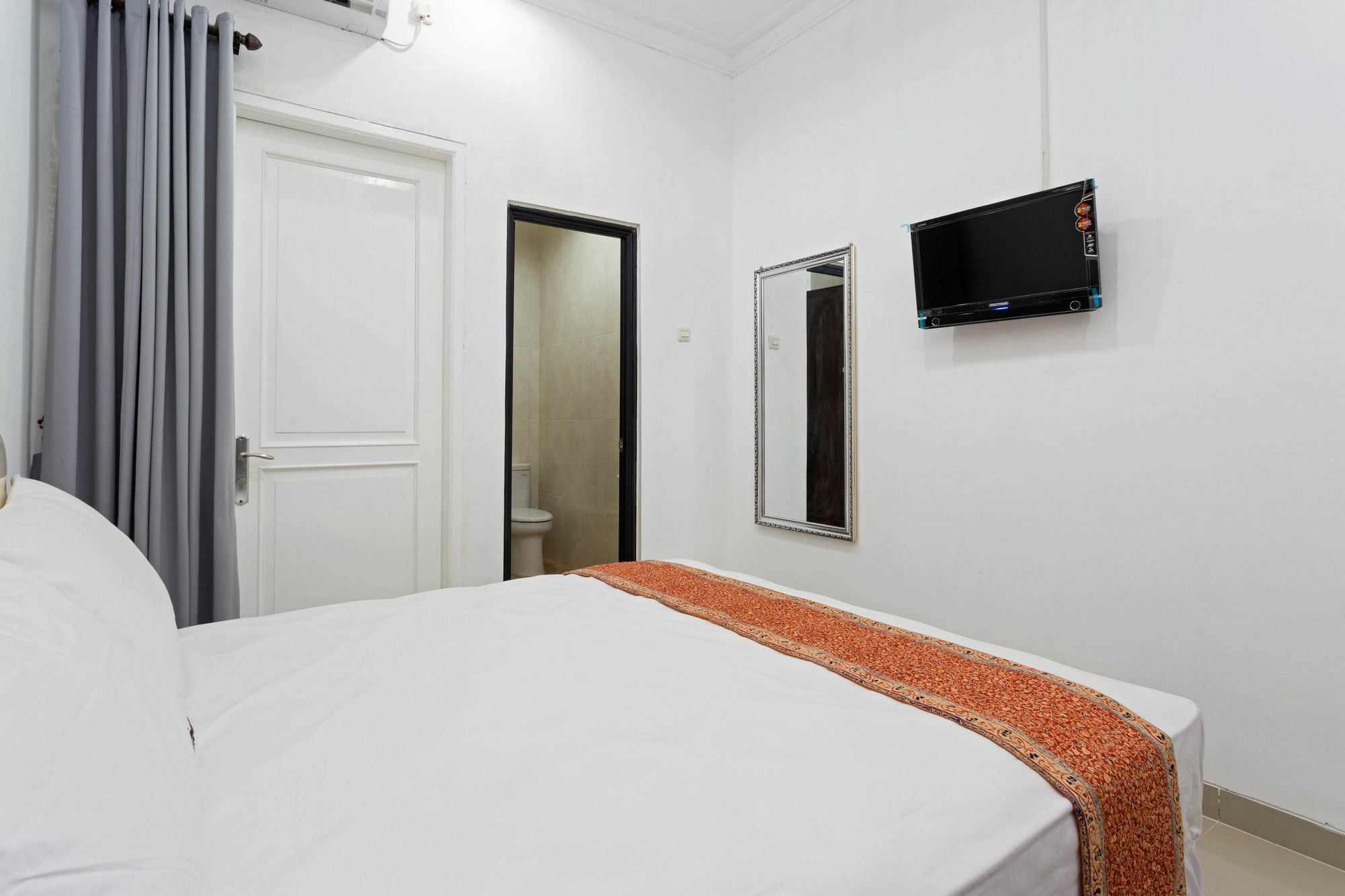Guest house Reddoorz @ Kayu Manis Timur *