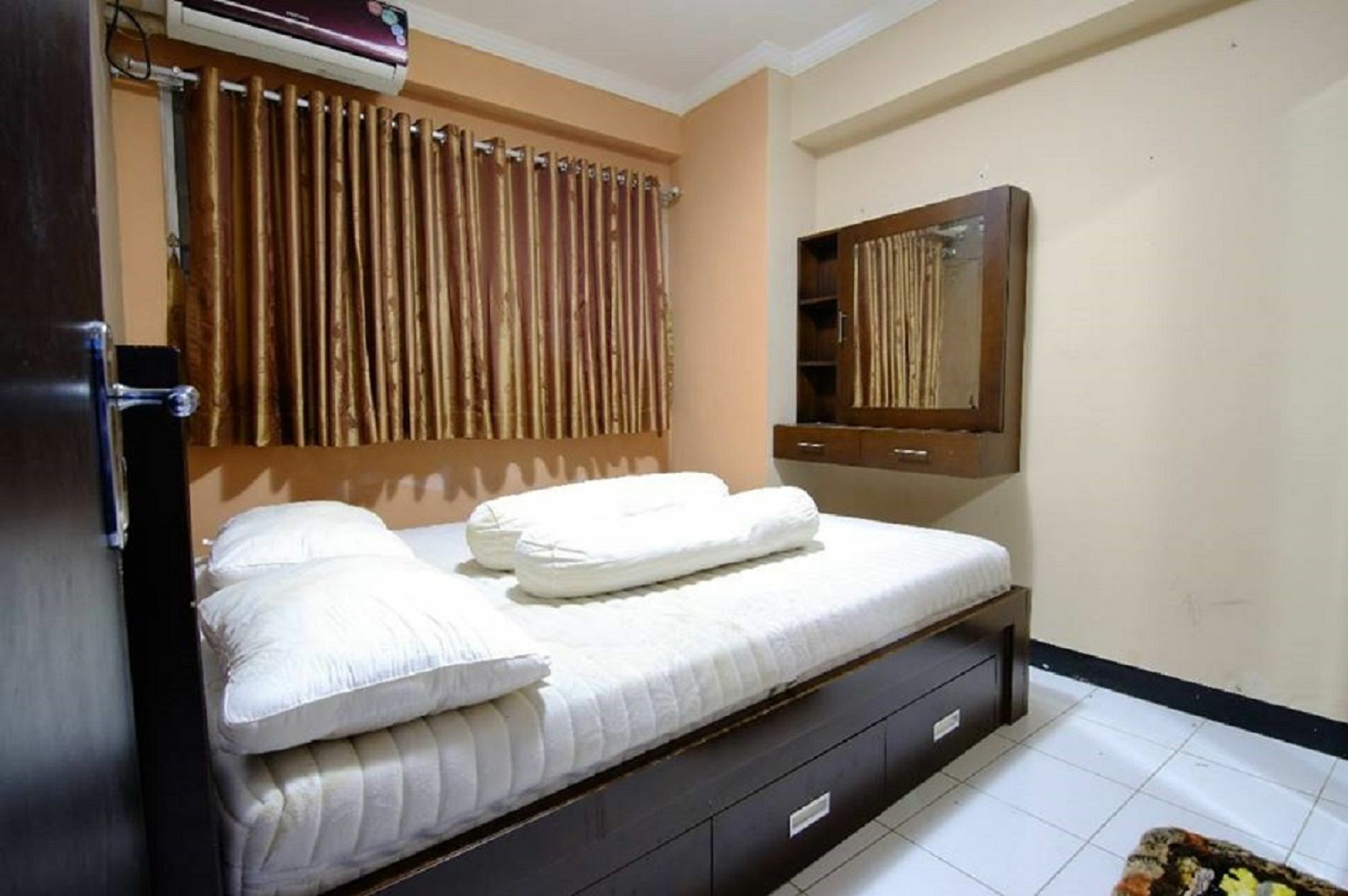 Standard Apartment *