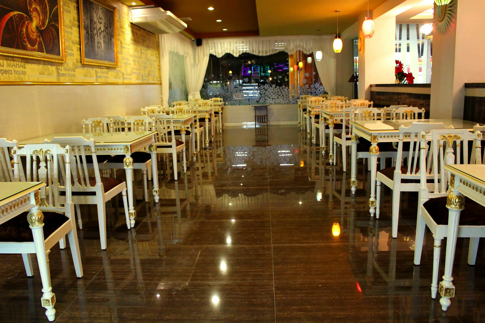 Hotel Grand Batik