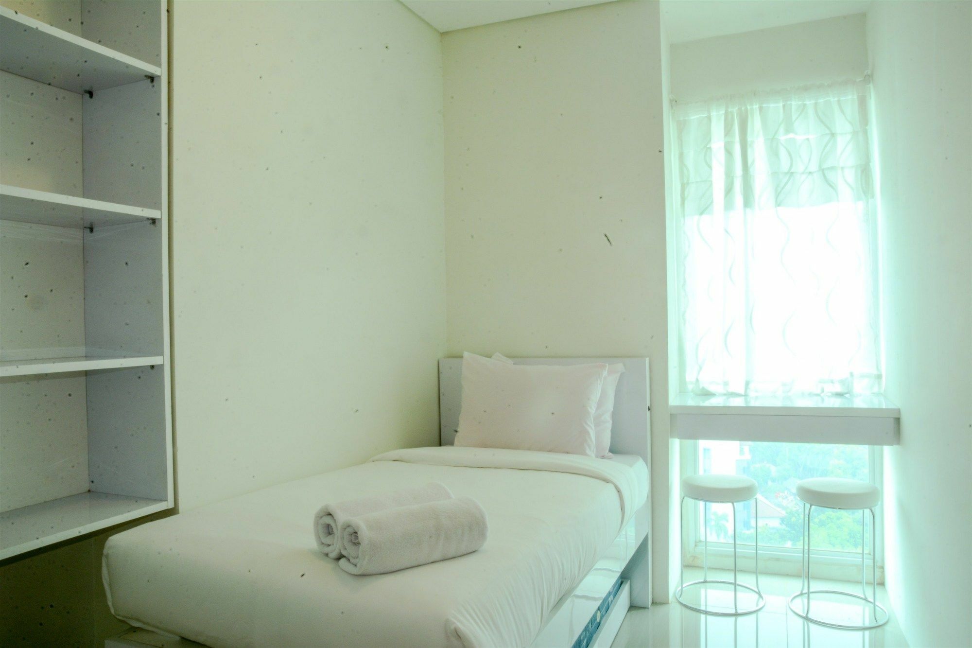 2 Bedrooms Woodland Park By Travelio Jakarta