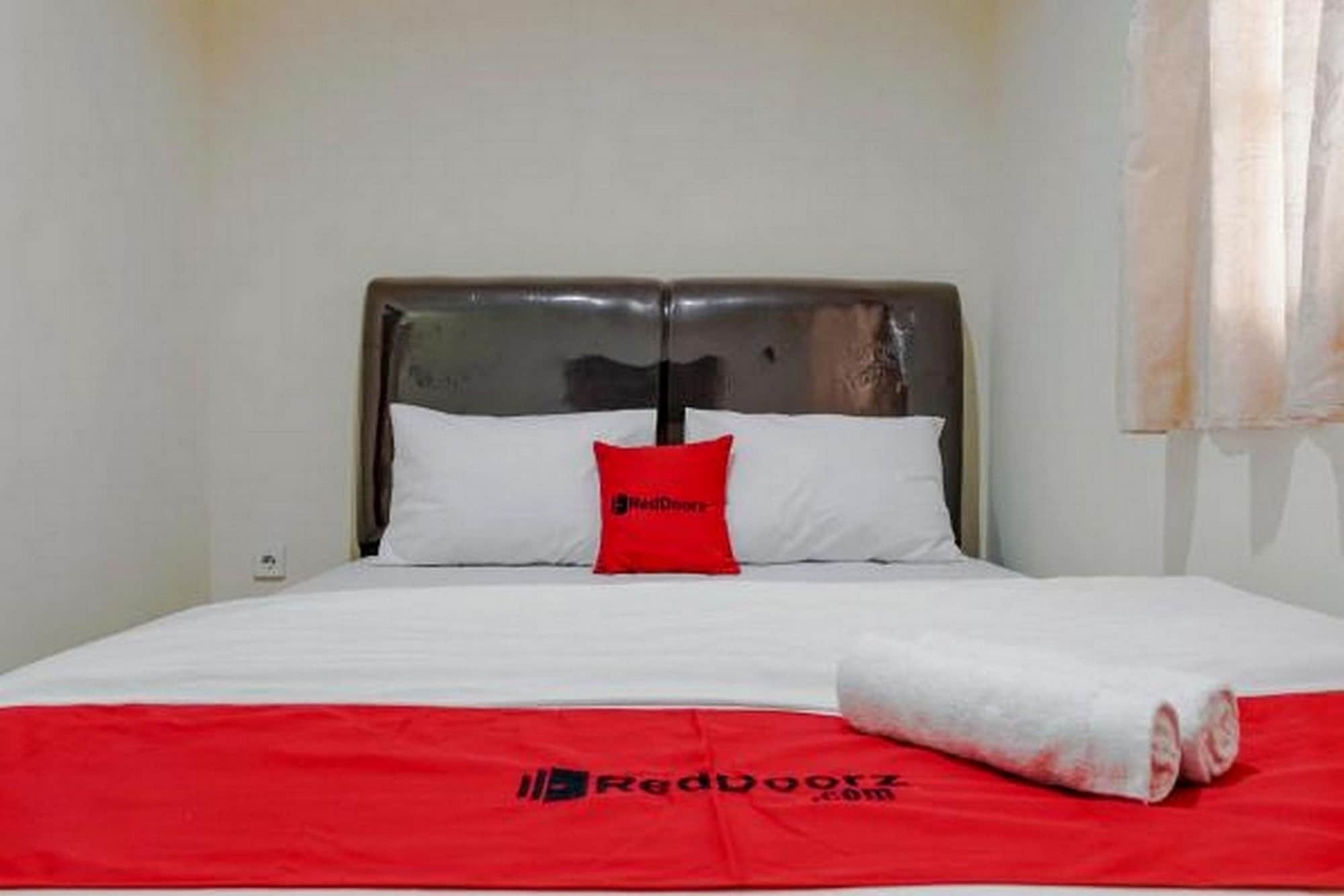 Wisma tamu Reddoorz @ Jalan Biak Roxy Jakarta