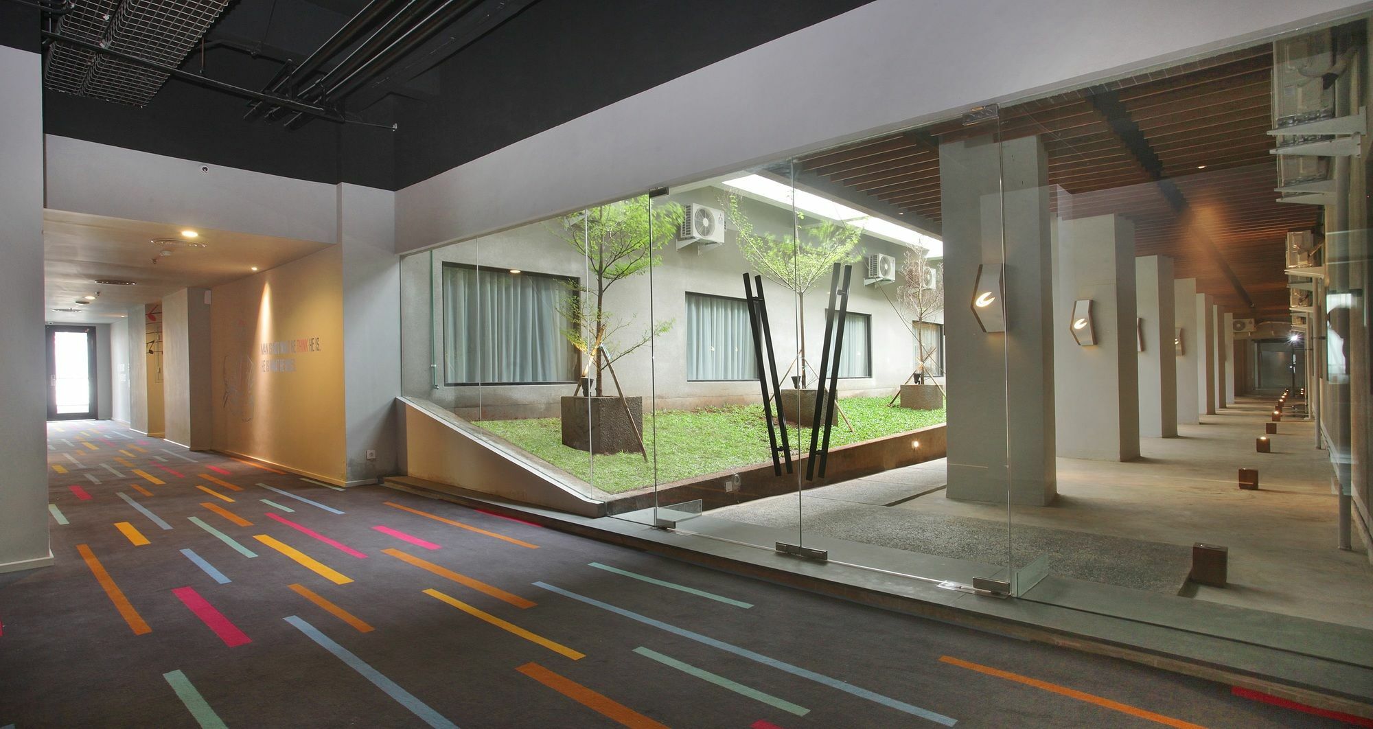 Cabin Hotel Hotel 3*