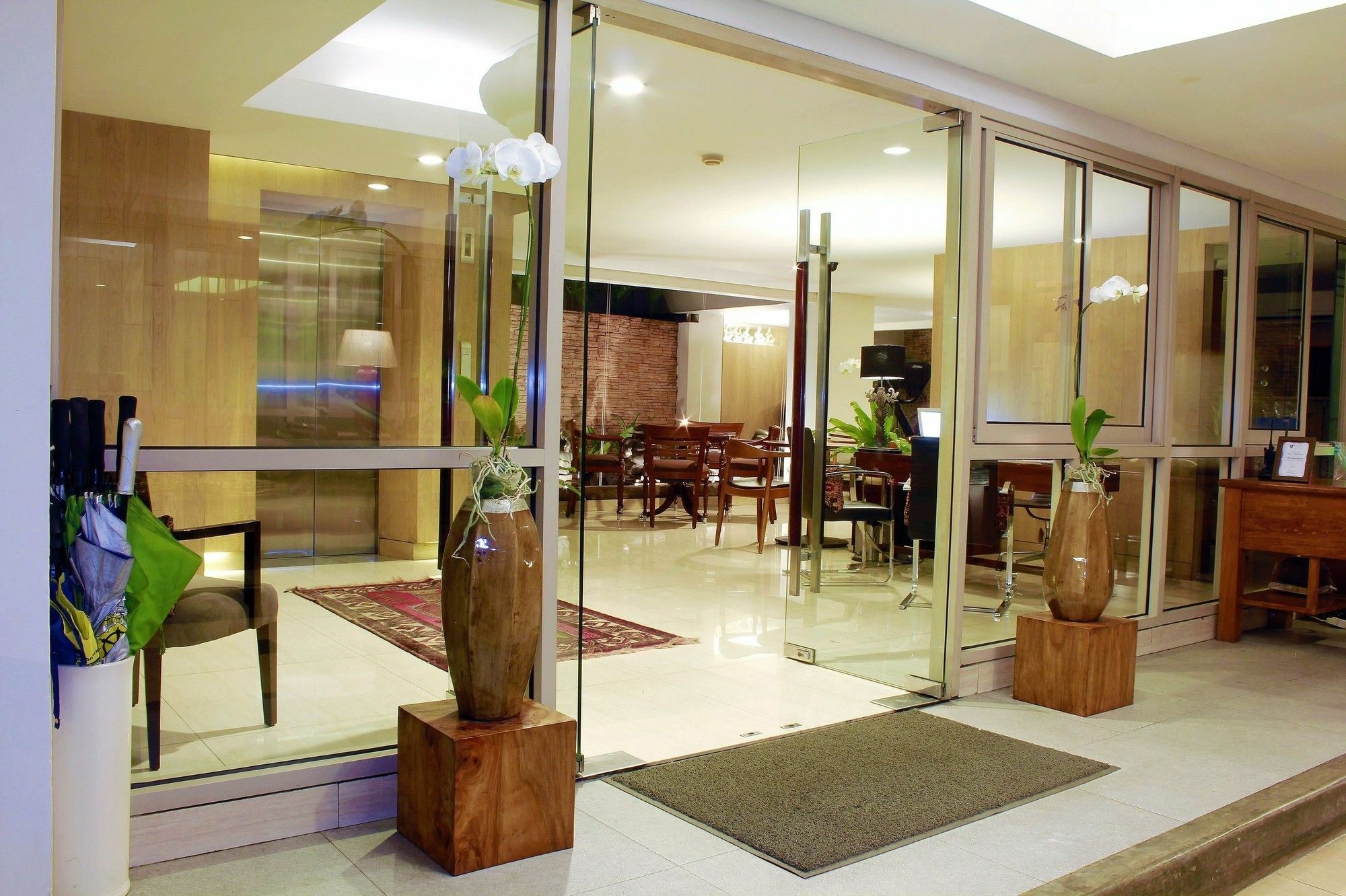 W Cikatomas Jakarta