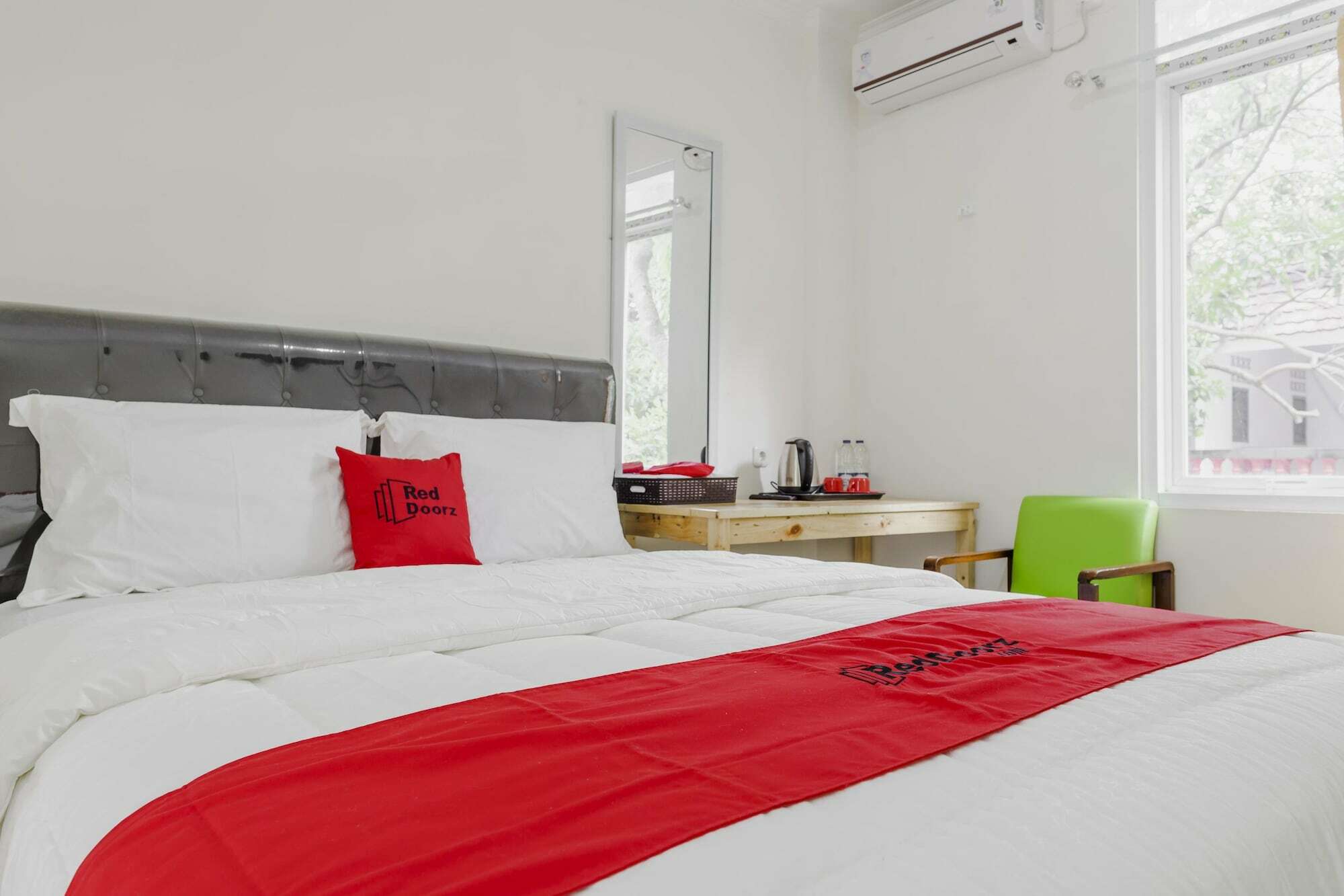 Reddoorz Near Upn Veteran Guest house Jakarta