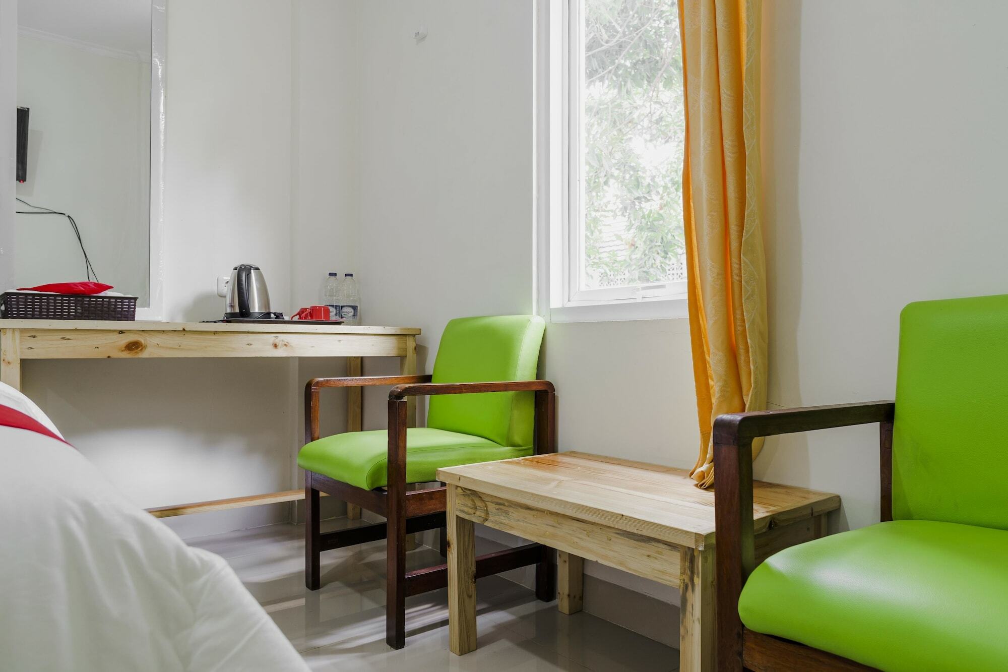 Guest house Reddoorz Near Upn Veteran Jakarta