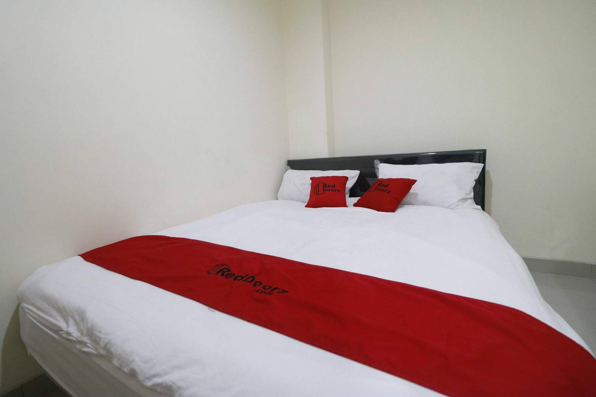Wisma tamu Reddoorz Near Mall Ciputra 3*